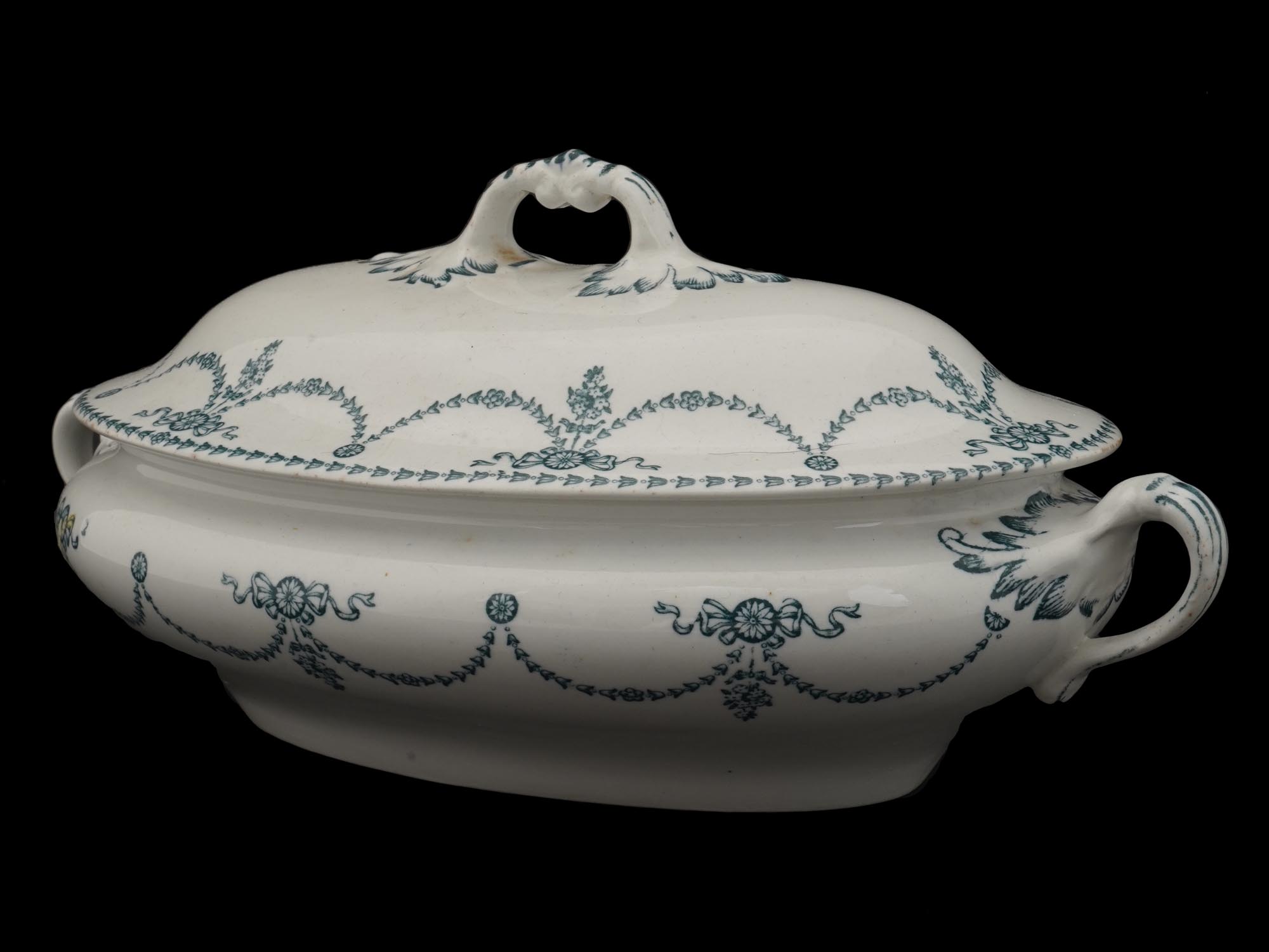 GRIMWADES WEDGWOOD PORCELAIN SERVEWARE AND DECOR PIC-4